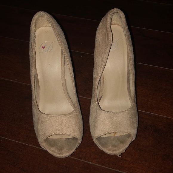 Tan Heels by Delouse - Picture 2 of 4
